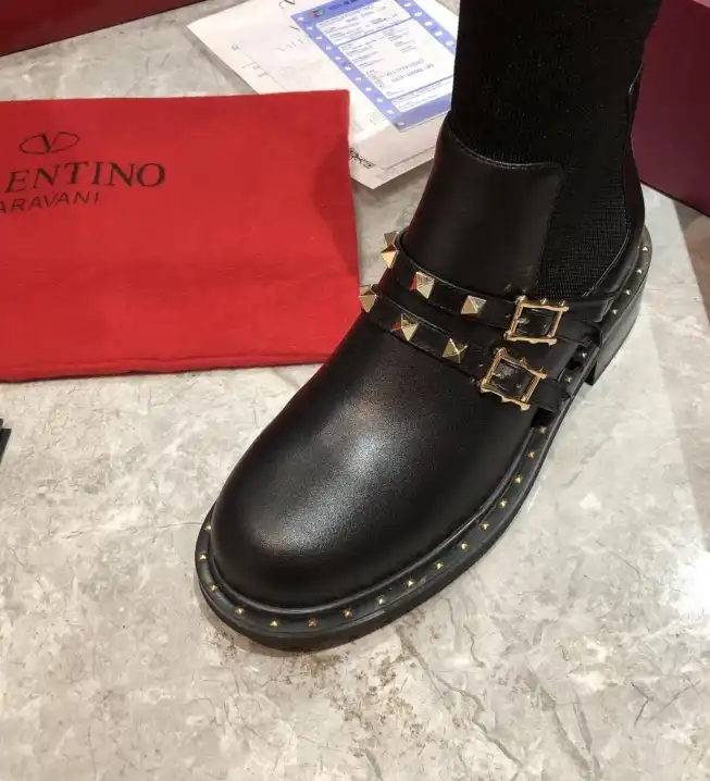 hype Valentino Boots