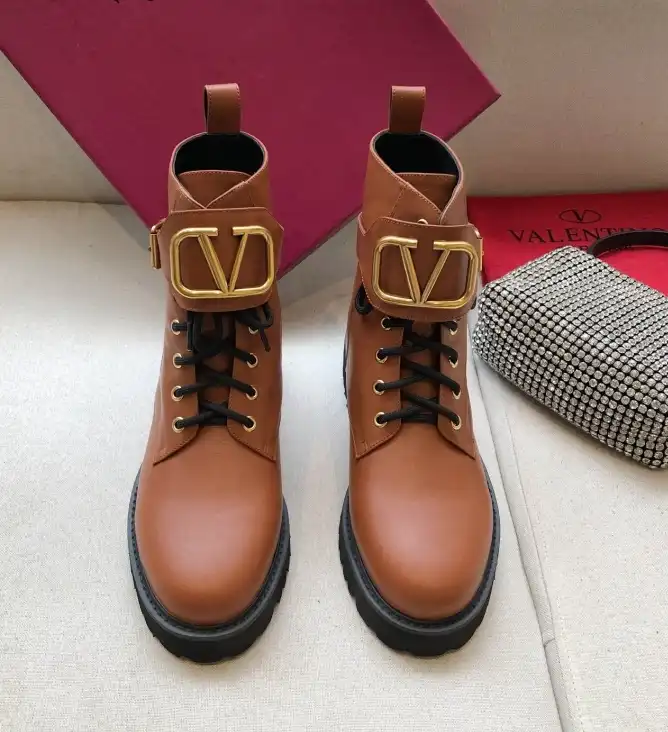 hype Valentino Boots