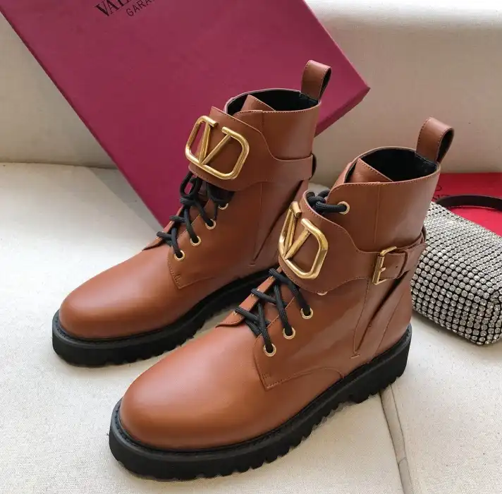 hype Valentino Boots