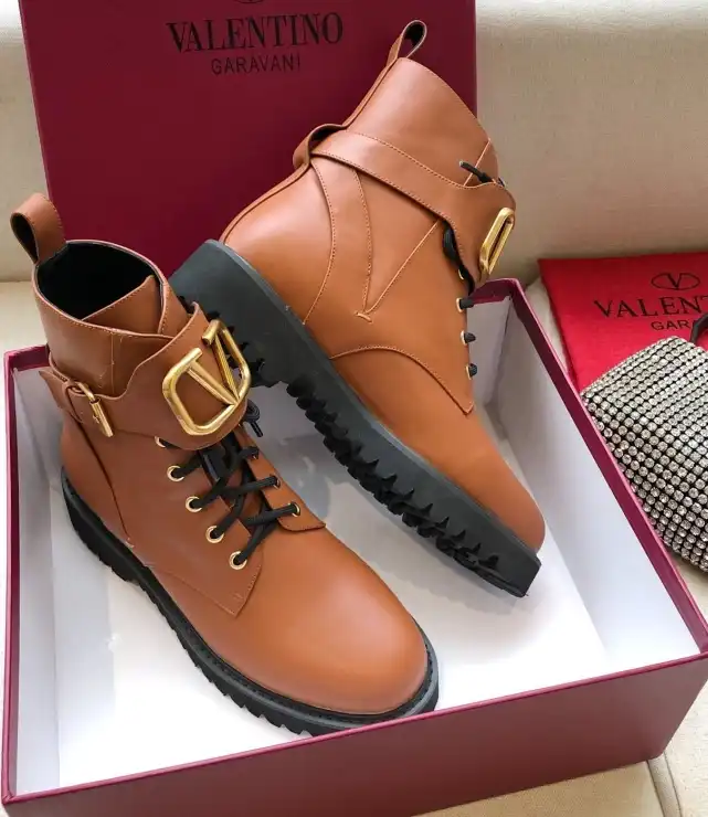 hype Valentino Boots