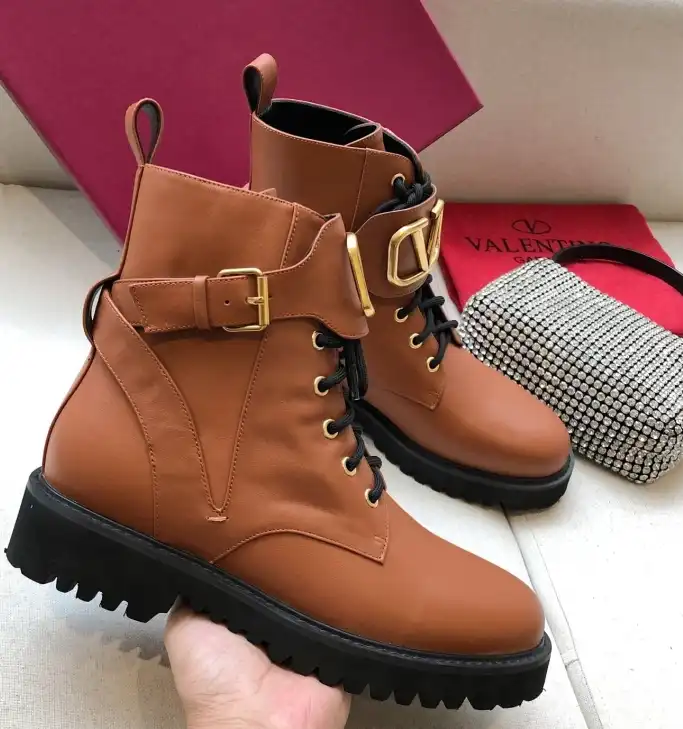 hype Valentino Boots