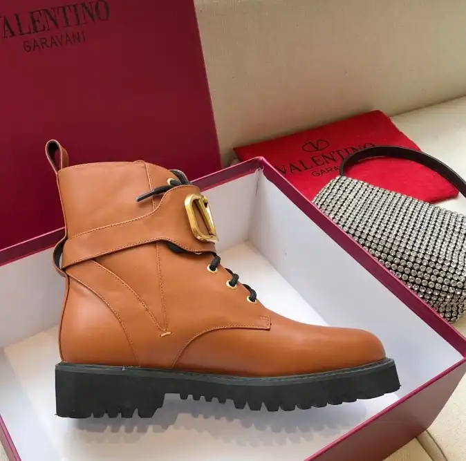 hype Valentino Boots