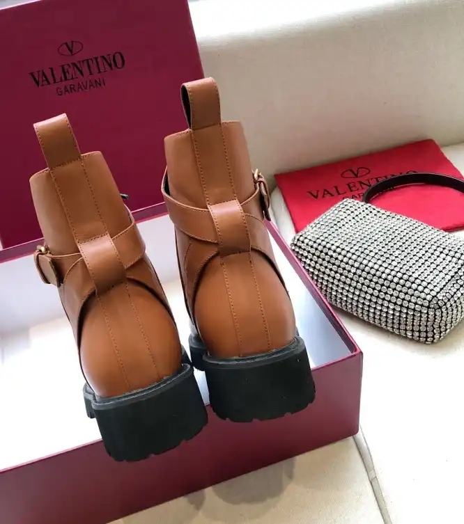 hype Valentino Boots