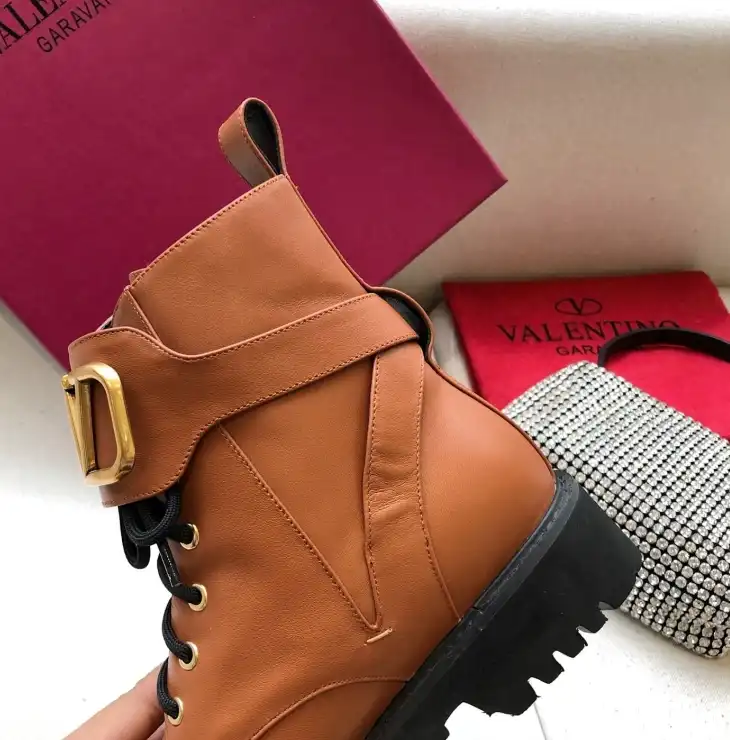 hype Valentino Boots