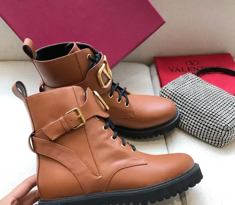 hype Valentino Boots