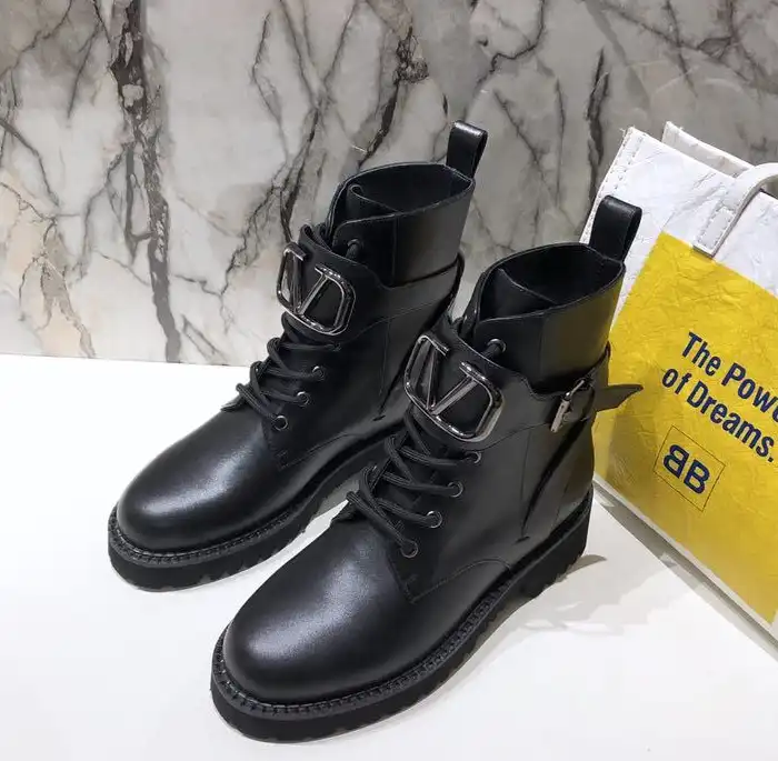 hype Valentino Boots