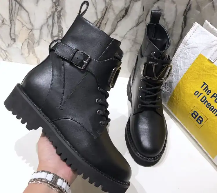 hype Valentino Boots