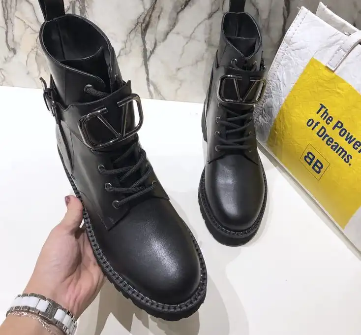 hype Valentino Boots