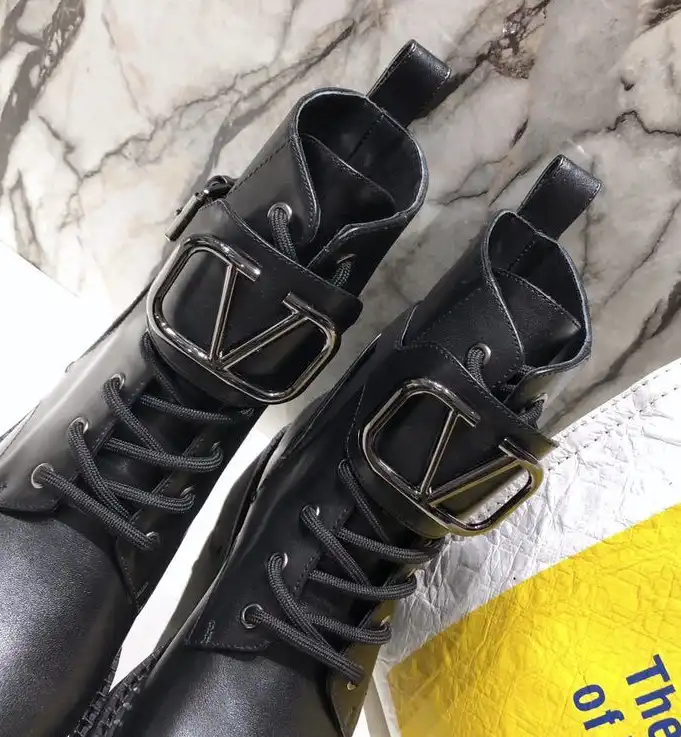 hype Valentino Boots