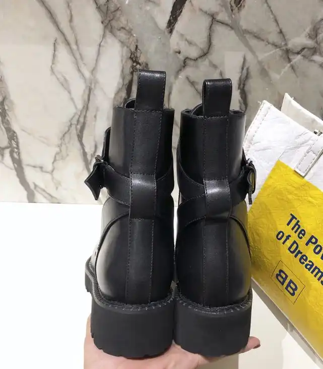 hype Valentino Boots