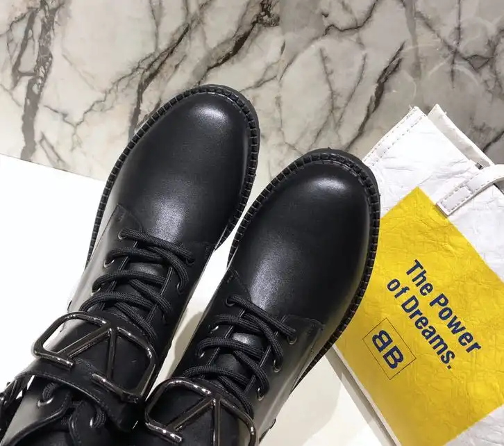 hype Valentino Boots