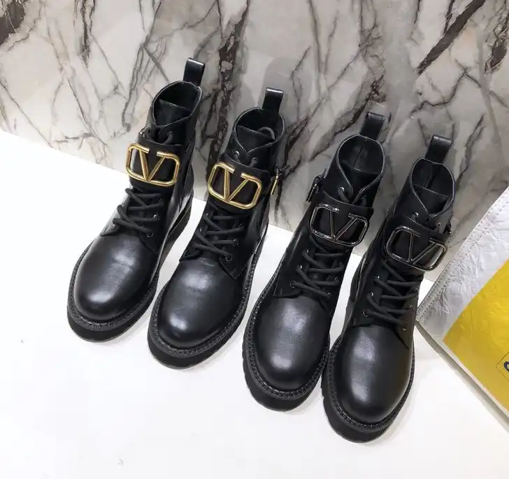 hype Valentino Boots