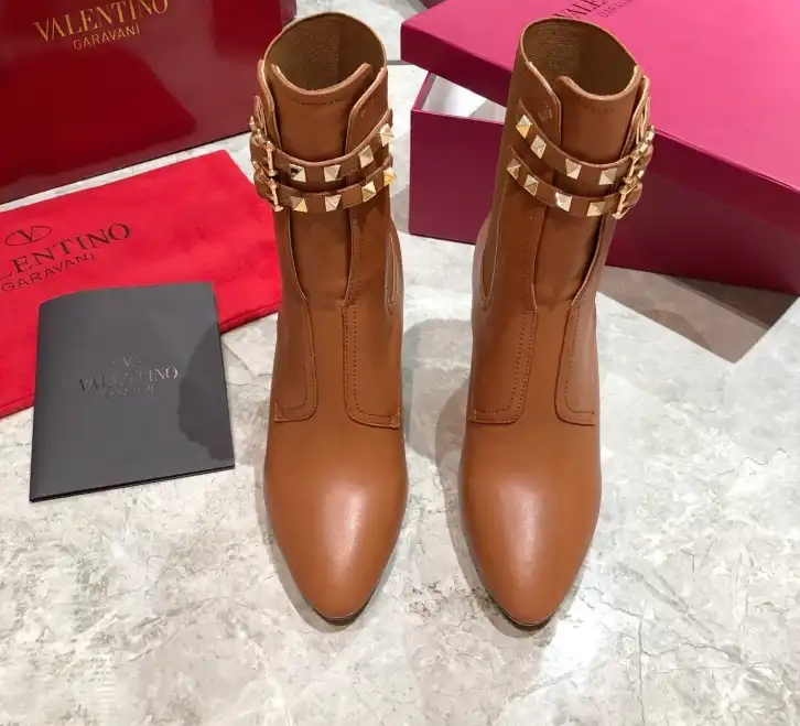 hype Valentino Boots