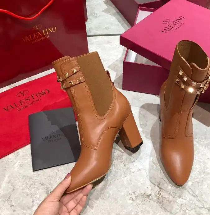 hype Valentino Boots