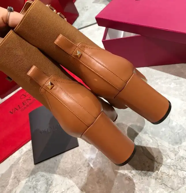 hype Valentino Boots