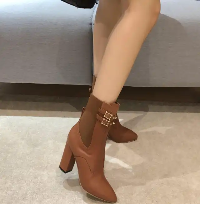 hype Valentino Boots