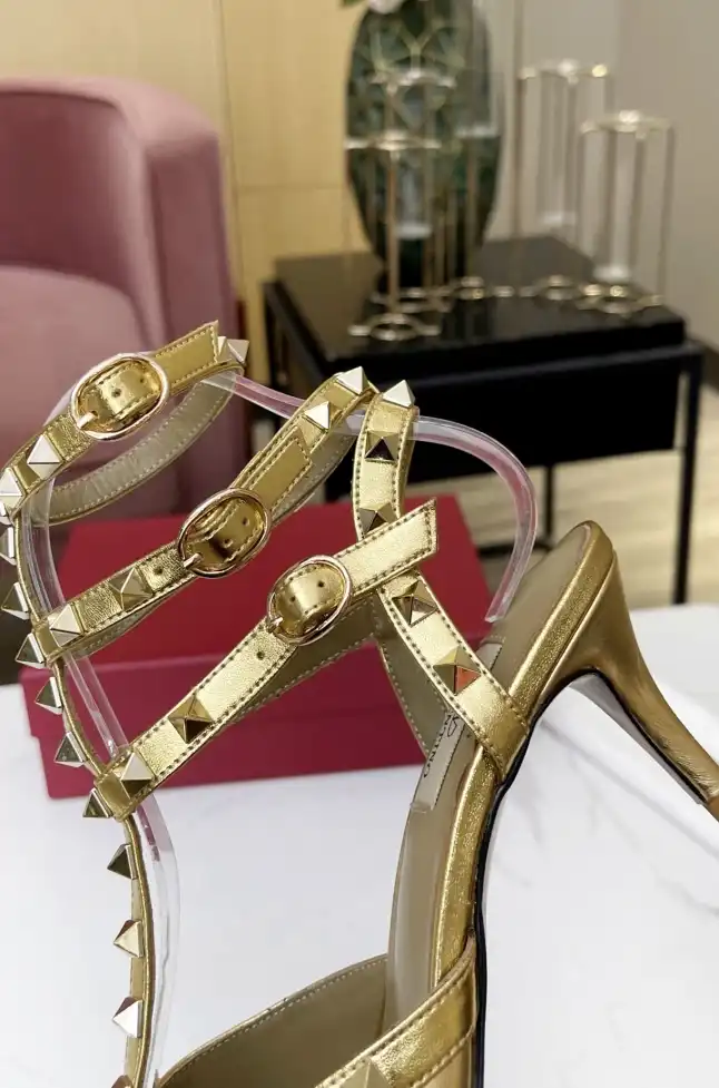 hype Valentino Sandals