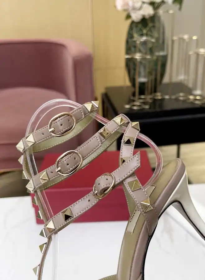 hype Valentino Sandals