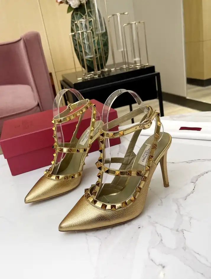 hype Valentino Sandals