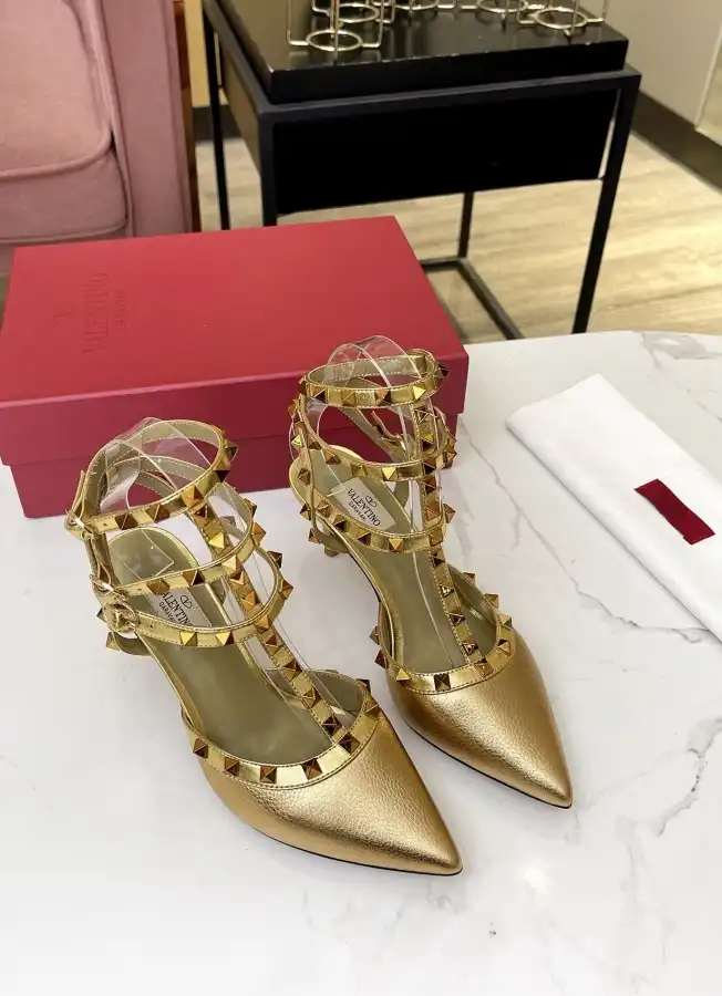 hype Valentino Sandals