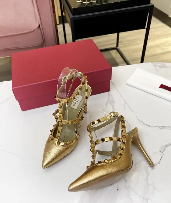 hype Valentino Sandals