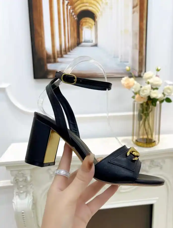 hype Valentino Sandals