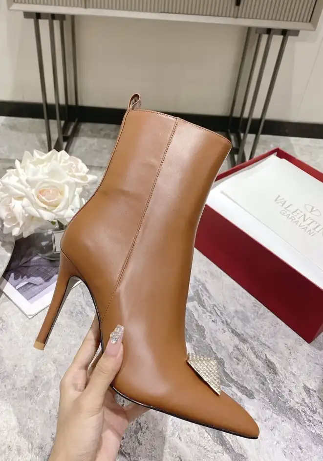 hype Valentino Boots