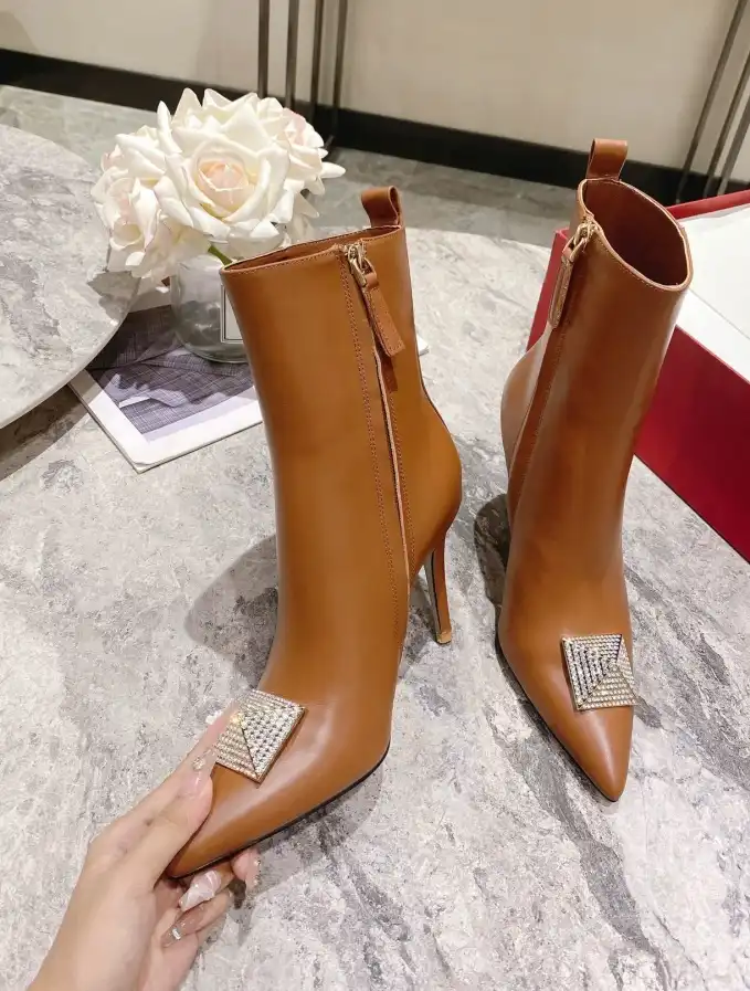 hype Valentino Boots