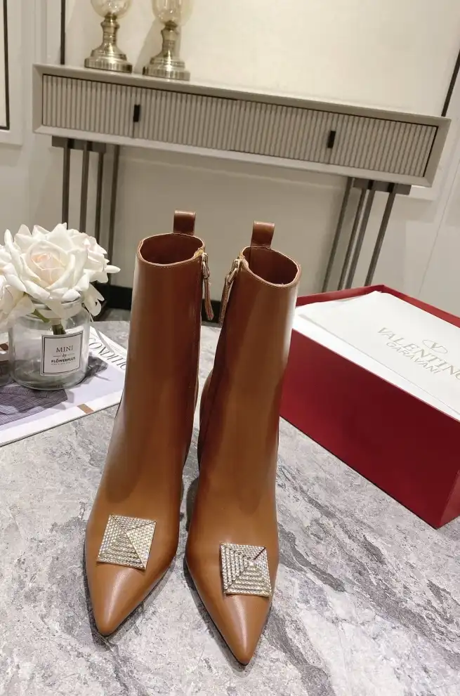 hype Valentino Boots