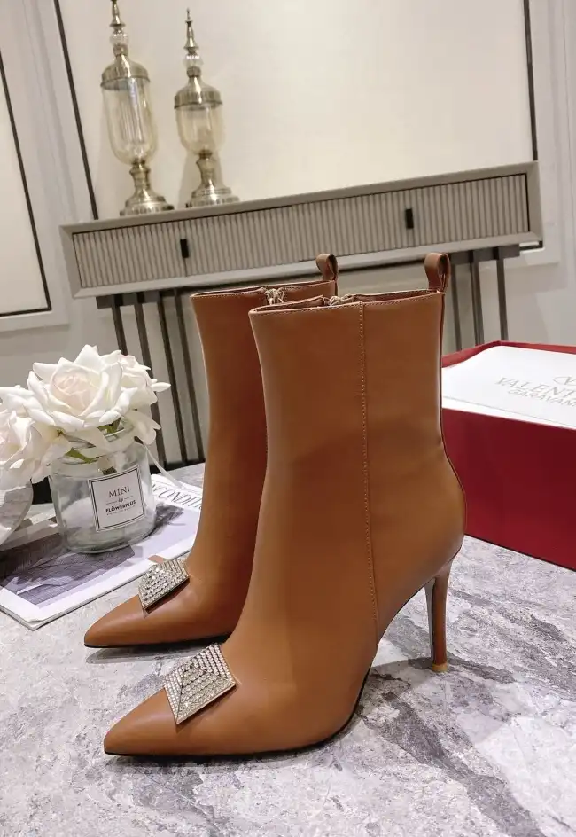 hype Valentino Boots