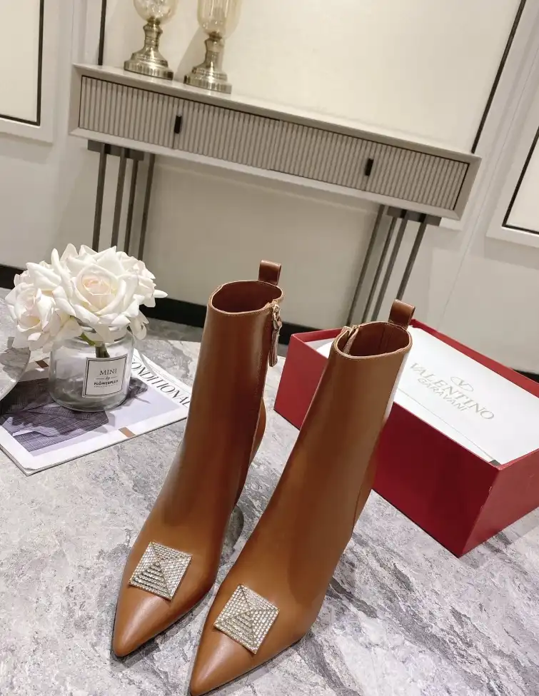 hype Valentino Boots