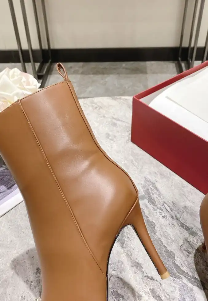 hype Valentino Boots