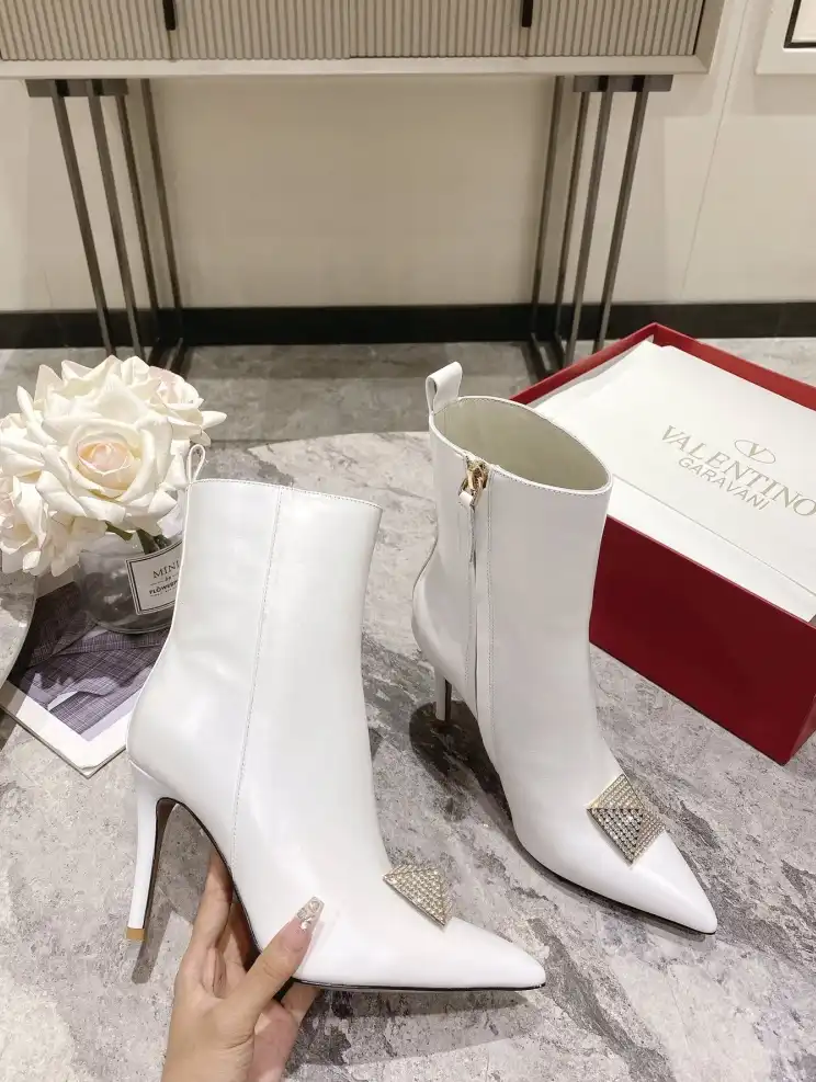 hype Valentino Boots