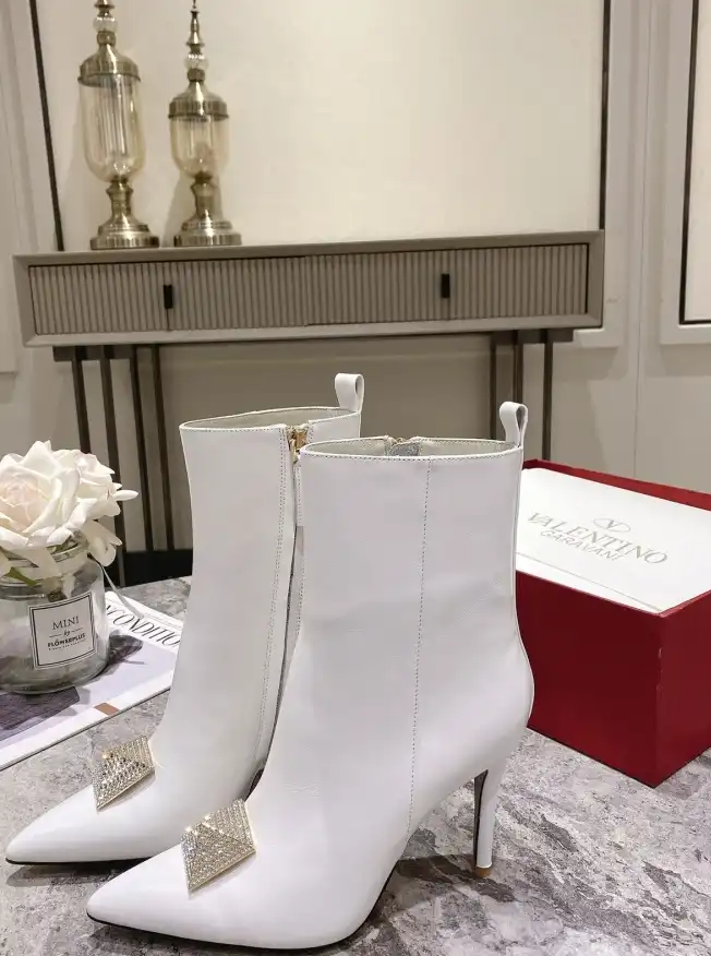 hype Valentino Boots