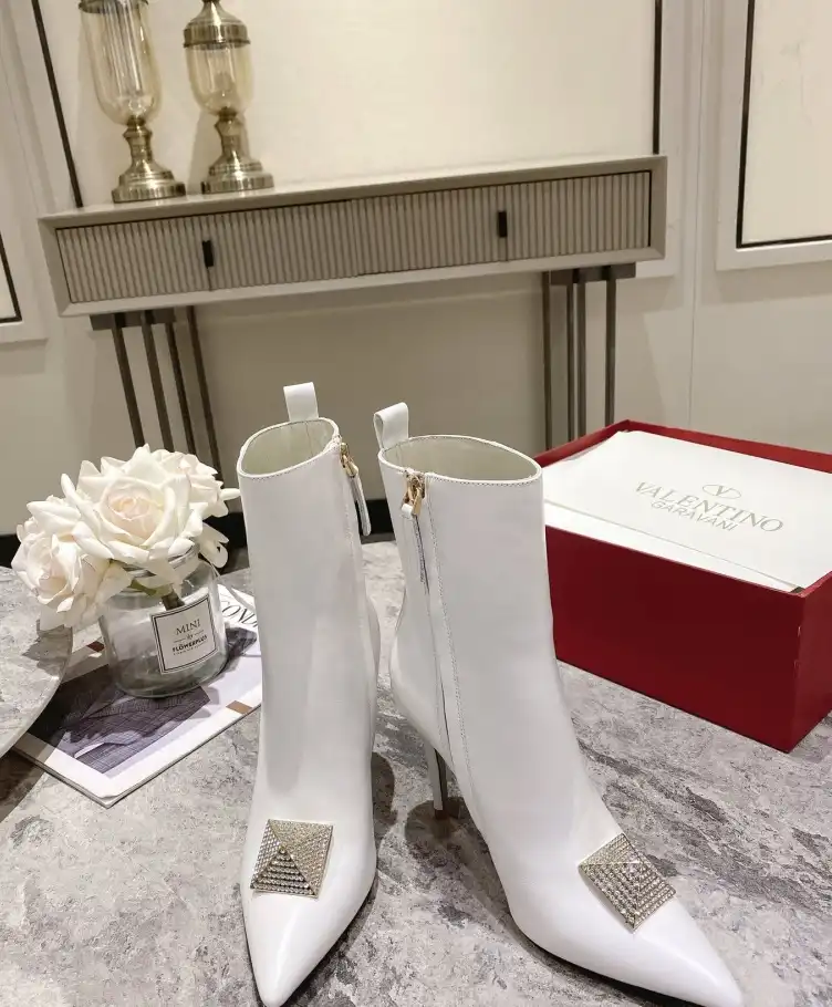 hype Valentino Boots