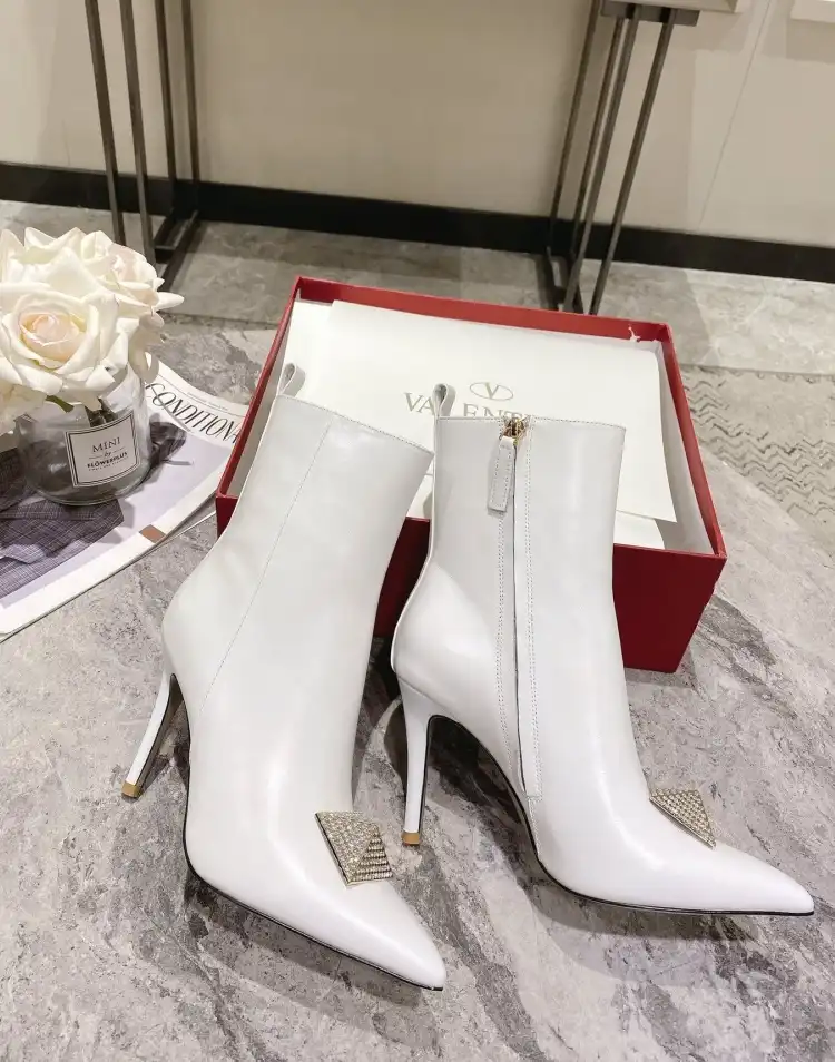 hype Valentino Boots