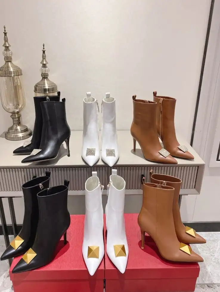 hype Valentino Boots