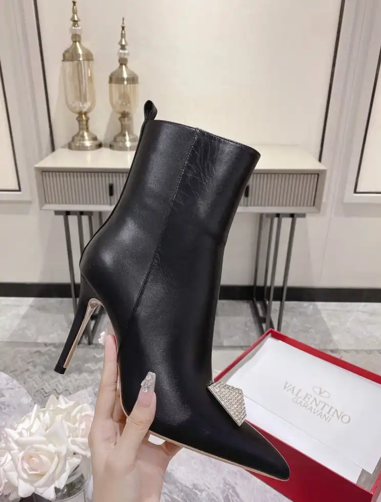 hype Valentino Boots