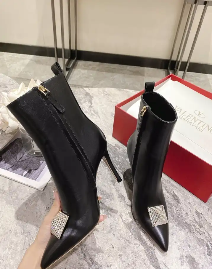 hype Valentino Boots