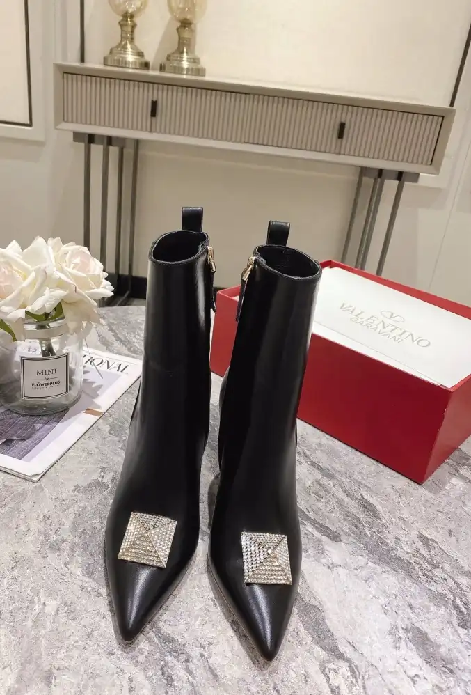 hype Valentino Boots