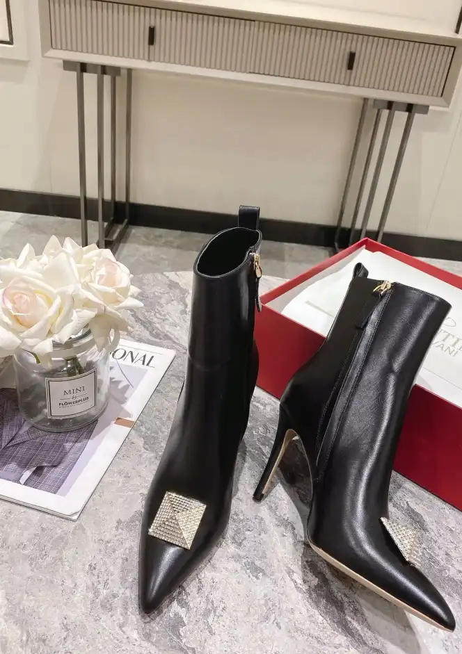 hype Valentino Boots