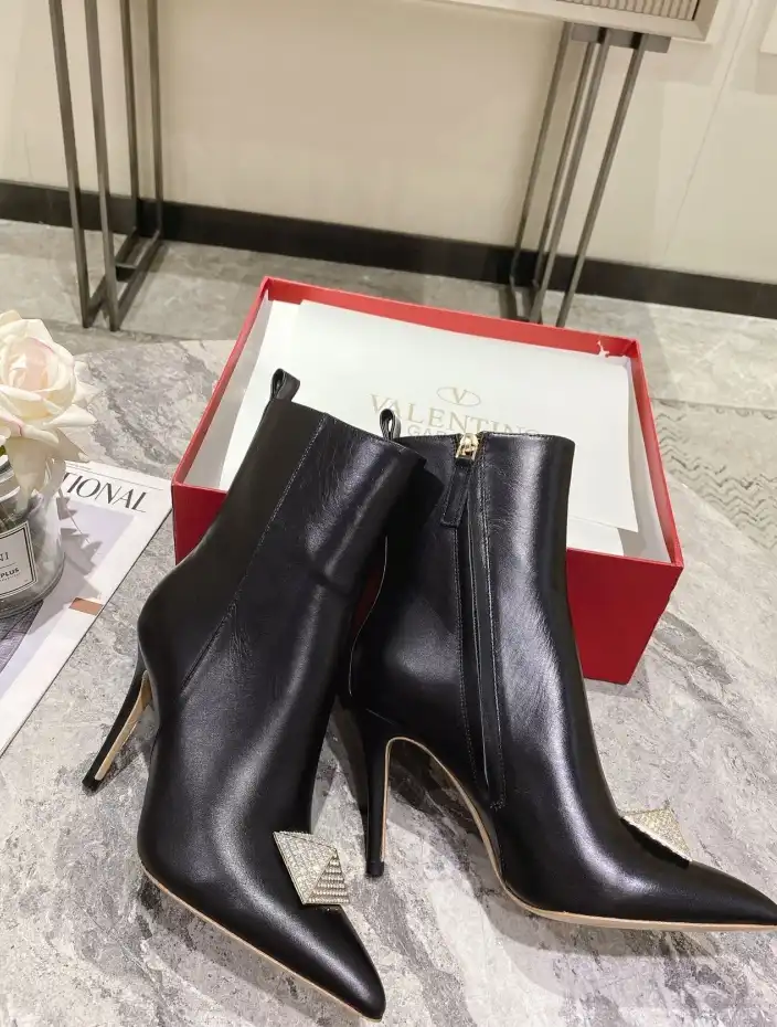 hype Valentino Boots