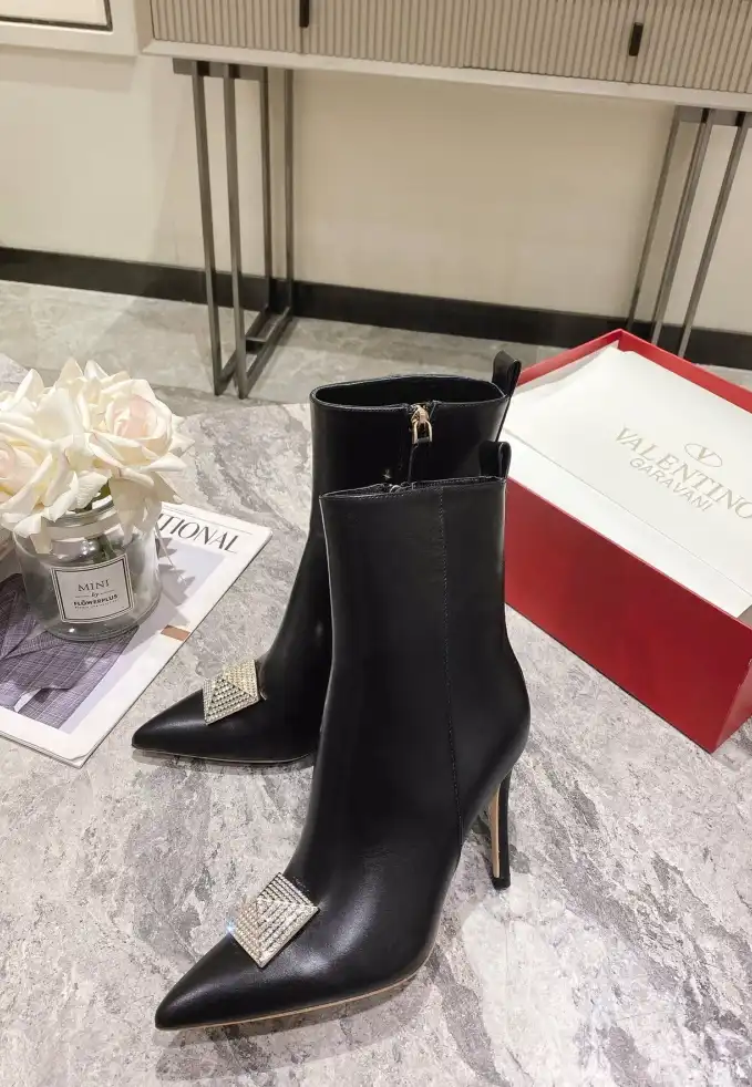 hype Valentino Boots