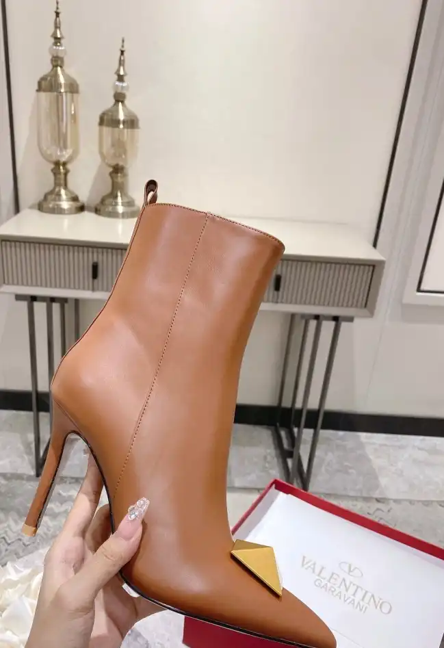 hype Valentino Boots