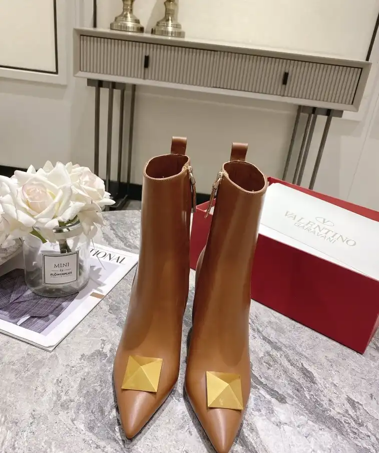 hype Valentino Boots