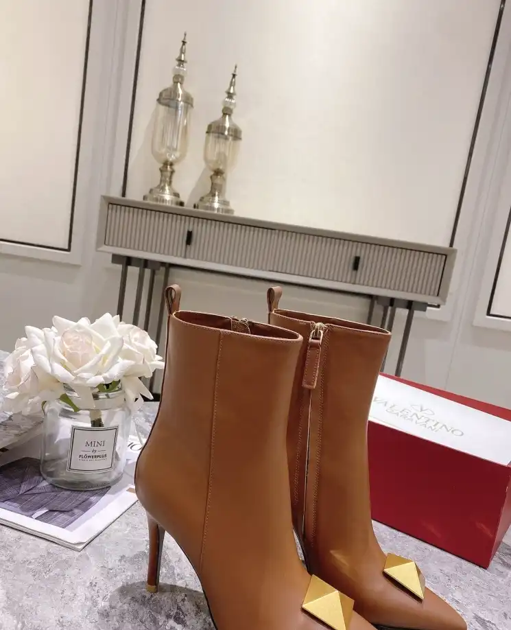 hype Valentino Boots