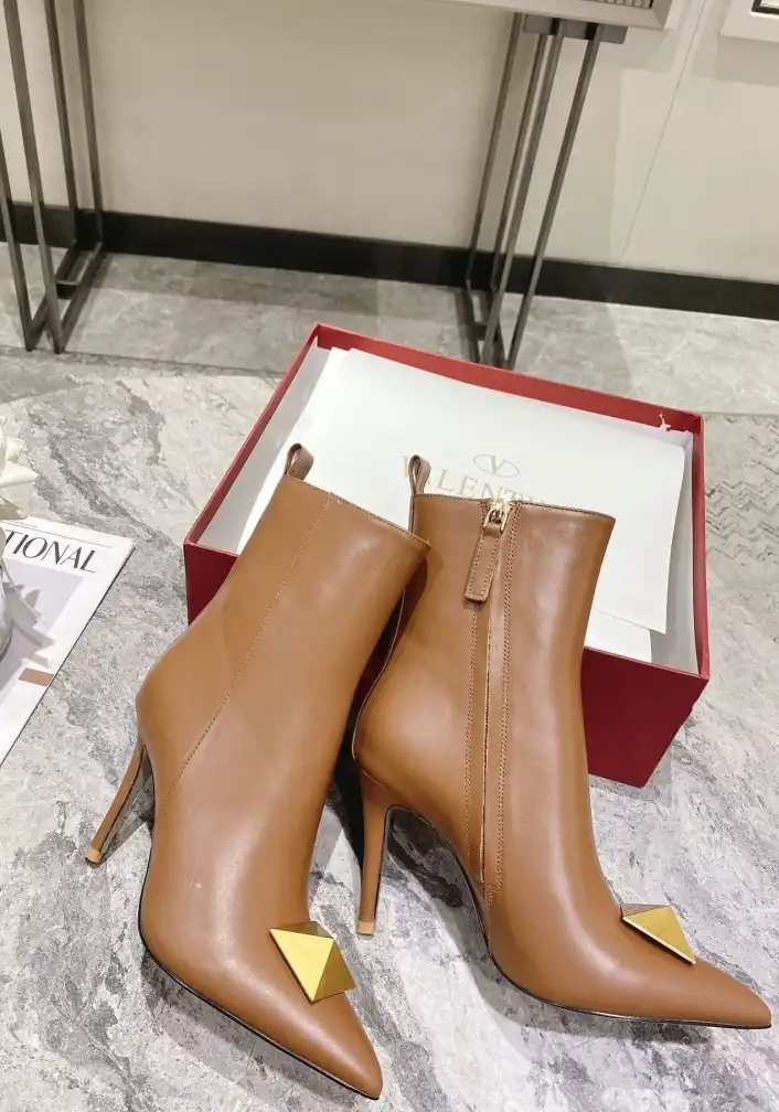 hype Valentino Boots