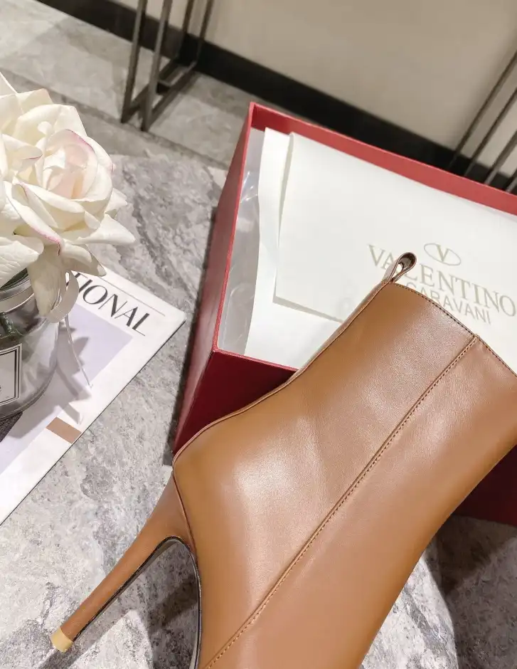 hype Valentino Boots