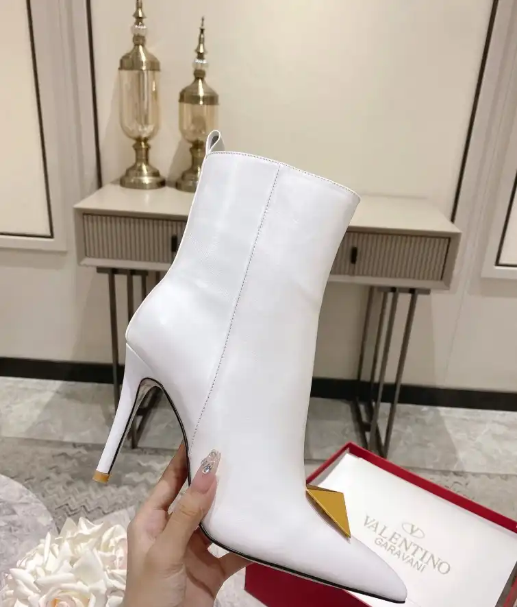 hype Valentino Boots