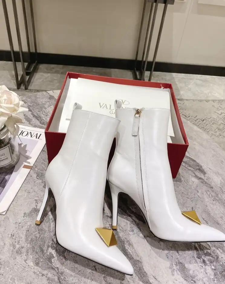 hype Valentino Boots